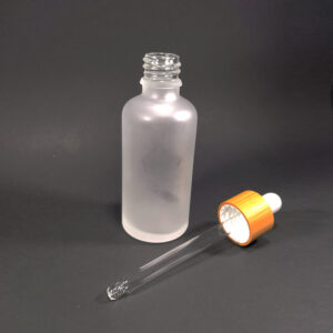 Botella de vidrio esmerilado con tapón de bambú con gotero de 50ml
